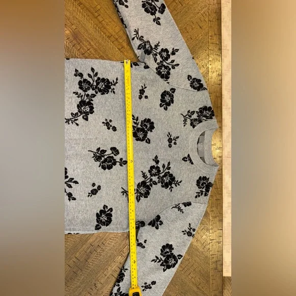 ◾ Black Floral Patterned Gray Sweater - size Large - Picture 16 of 16